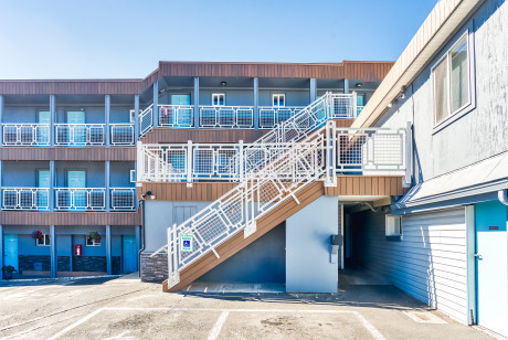 Seagull Beachfront Inn - Parking